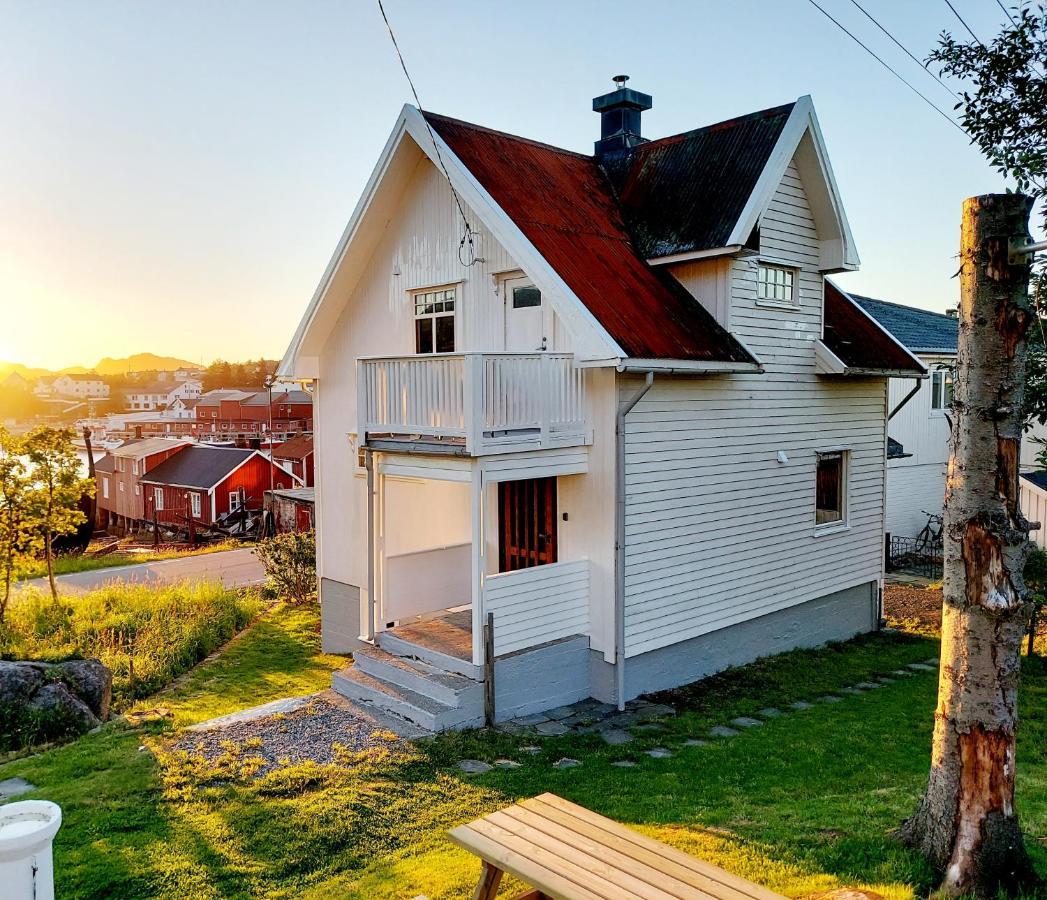 Villa Solrik Beliggenhet I Lofotens Storste Fiskevaer Ballstad Exterior foto